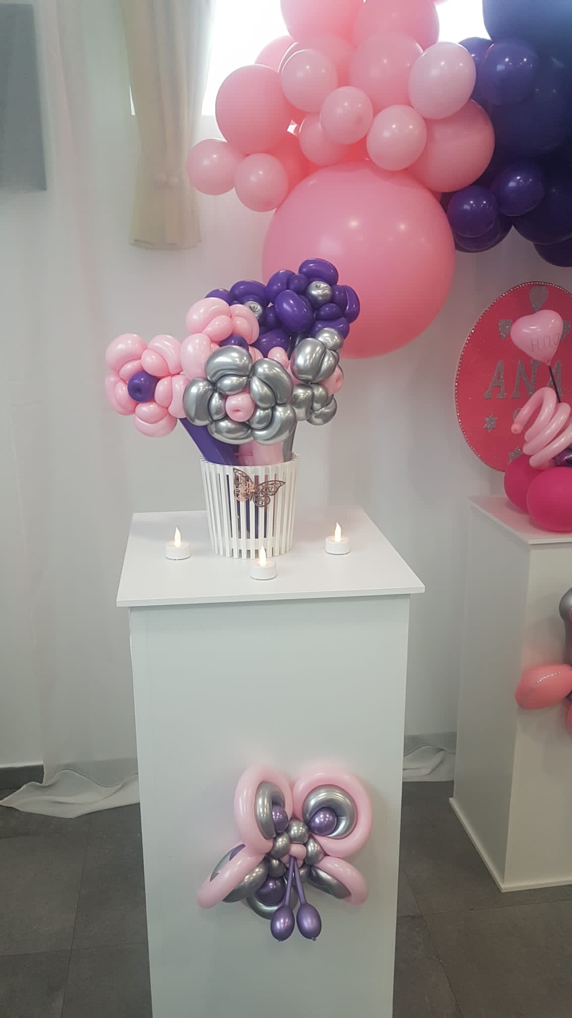 Mesa dulce con decoración de globos